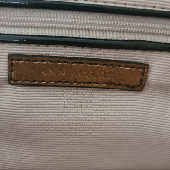 Ann Taylor EUC iridescent BEAUTIFUL clutch - Picture 2 of 6